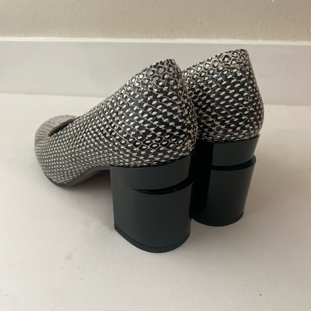 Robert Clergerie Paris crocodile leather  black & white block heel pumps sz 38 - Picture 5 of 6